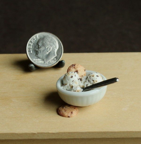 I-sculpt-miniaturized-food-replicas-5767931b75684__700