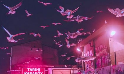 Neon ışıkları altında İstanbul geceleri