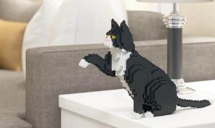 LEGO benzeri kedi ve köpek heykelleri evleri süslüyor
