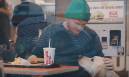 Burger King, Whopper bulması için köpek eğitti